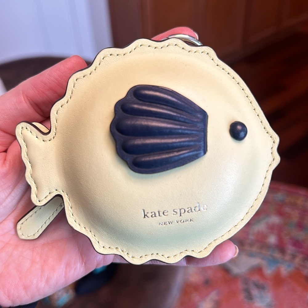 KATE SPADE FISH CHANGE PURSE KEY CHAIN TROPICAL YELLOW BLACK SILVER CUTE LNC ๐ - Picture 1 of 10